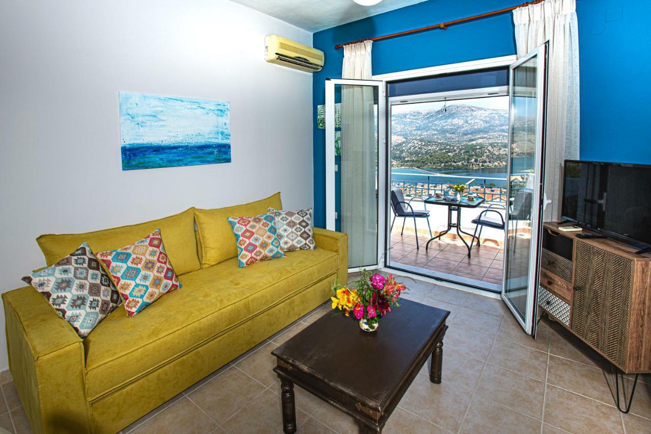Antigone Apartments Argostoli Eksteriør billede
